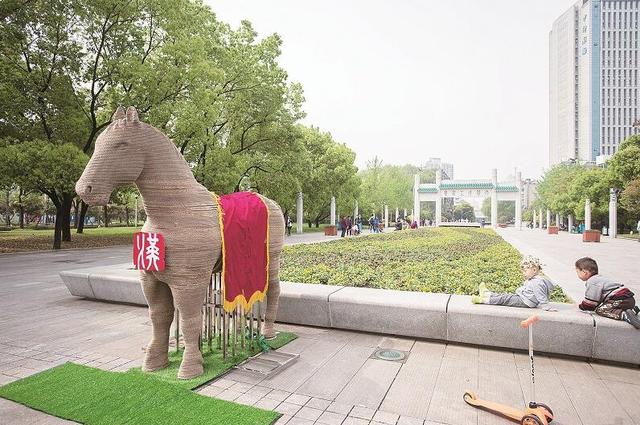 為武漢馬拉松加油 3D概念打印馬亮相武漢
武漢馬拉松,東莞馬拉松,3D打印馬,3D打印機(jī)器人,3d打印平臺(tái),e鍵打印