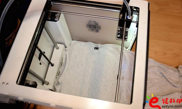 將T恤鋪在構(gòu)建板上-3D打印培訓(xùn)設(shè)計(jì)簡(jiǎn)易教程 DIY個(gè)性定制自己的T恤3D打印裝飾 將T恤鋪在構(gòu)建板上-3D打印培訓(xùn)設(shè)計(jì)簡(jiǎn)易教程 DIY個(gè)性定制自己的T恤3D打印裝飾